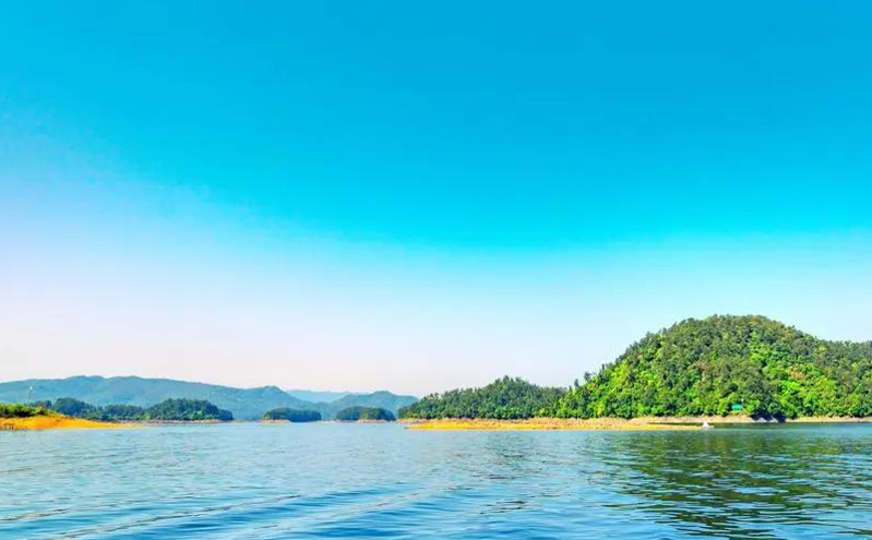 浙江2025新春消费季盛大开启,国潮年货与传统年味碰撞出火花 浙江2025新春消费季盛大开启,国潮年货与传统年味碰撞出火花