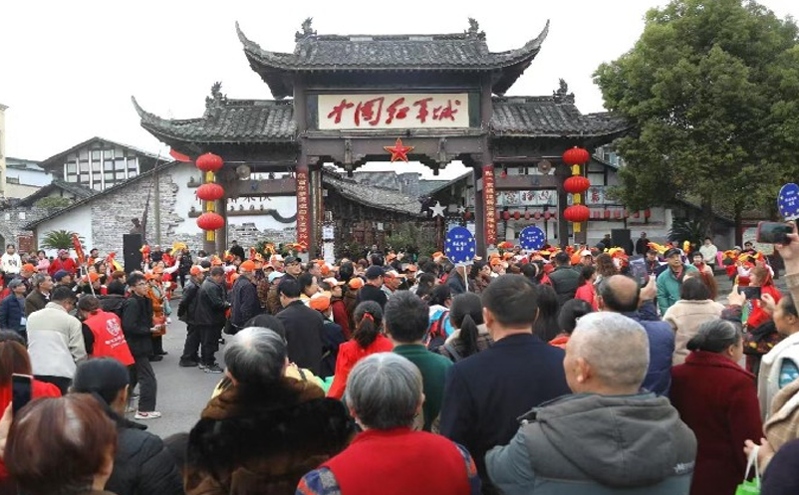 旺苍热情迎客，红色魅力迸发