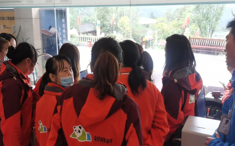 票务管理系统和票务销售系统并行，逐步引导行业企业完善票务服务