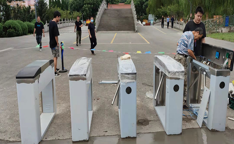 如何助力“银发族”跨越“数字鸿沟”？易景通门票系统的适老化服务策略