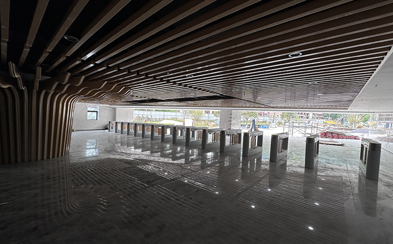 利用易景通多语言售票系统，外国游客可以选择多语言服务，以多种凯发娱乐的支付方式购买门票