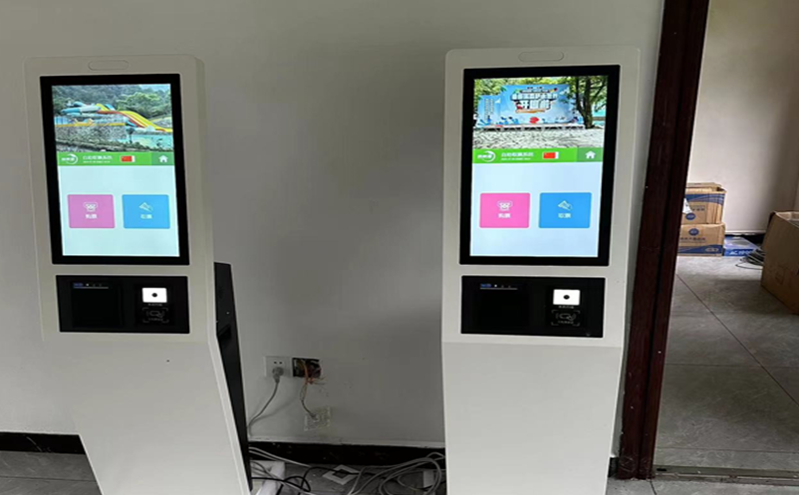 验证终端：景区工作人员的小帮手，与票务管理系统智慧连接，实现自动验证