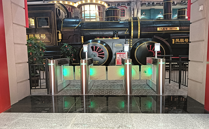 景区窗口售票与线上二维码售票：票务系统对景区管理的影响