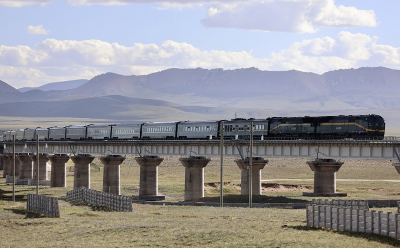青海“铁路 旅游”深度融合开新局 旅游专列助力文旅高质量发展