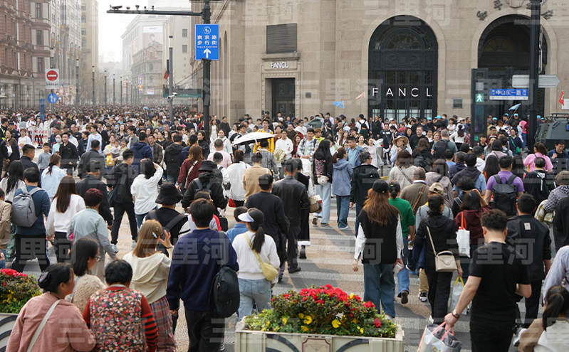 清明文旅市场 “狂飙”：1.26 亿人次踏春 “堵山”，575 亿消费引爆新引擎