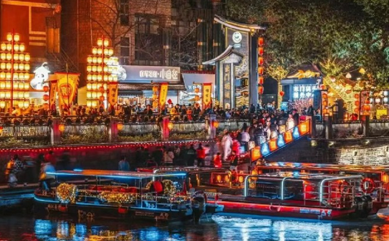 成都“夜游锦江”项目迎来游客新高，成为文旅新地标