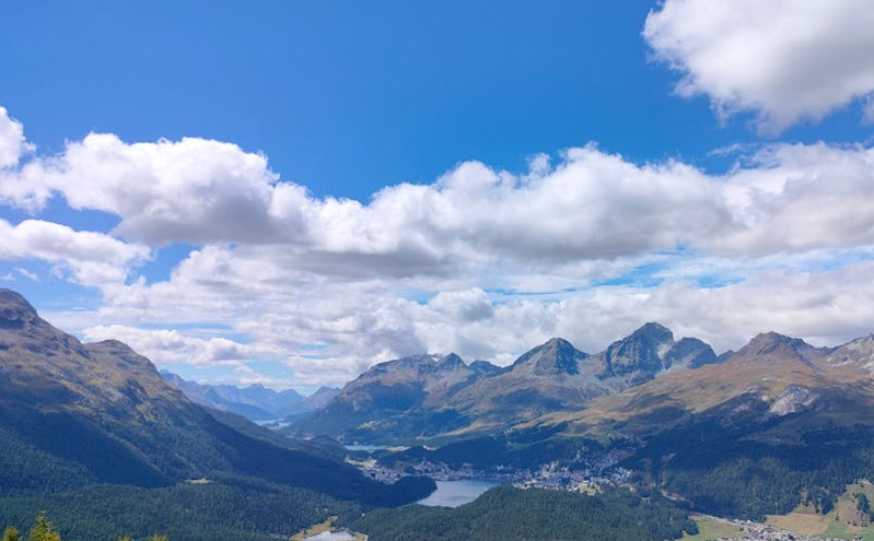 新疆召开旅游服务质量提升行动动员部署会，推动全域旅游高质量发展