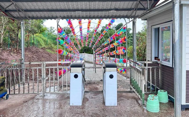 智能调度： 票务系统，优化景区内部资源分配