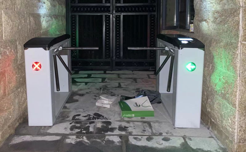 窗口式售检票系统: 为景区工作人员提供便捷工具