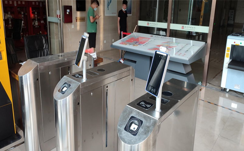 繁忙景点也能高效售票，这款窗口卖票系统值得一试